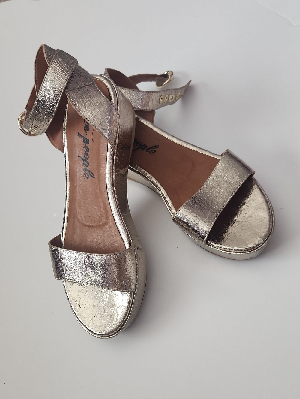 Free People Gold Leather Platform Sandals. Size 39, Excellent Used Codnition